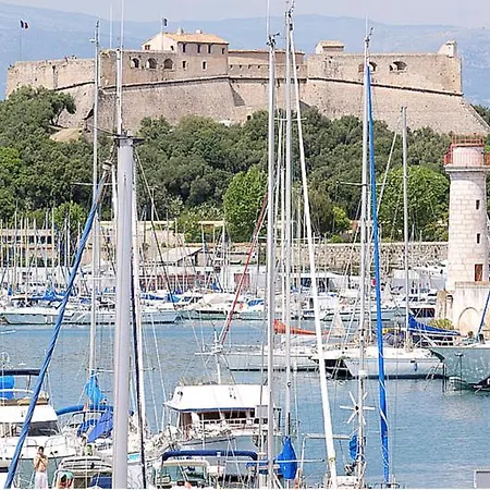 Lou Couquet Lejlighed *